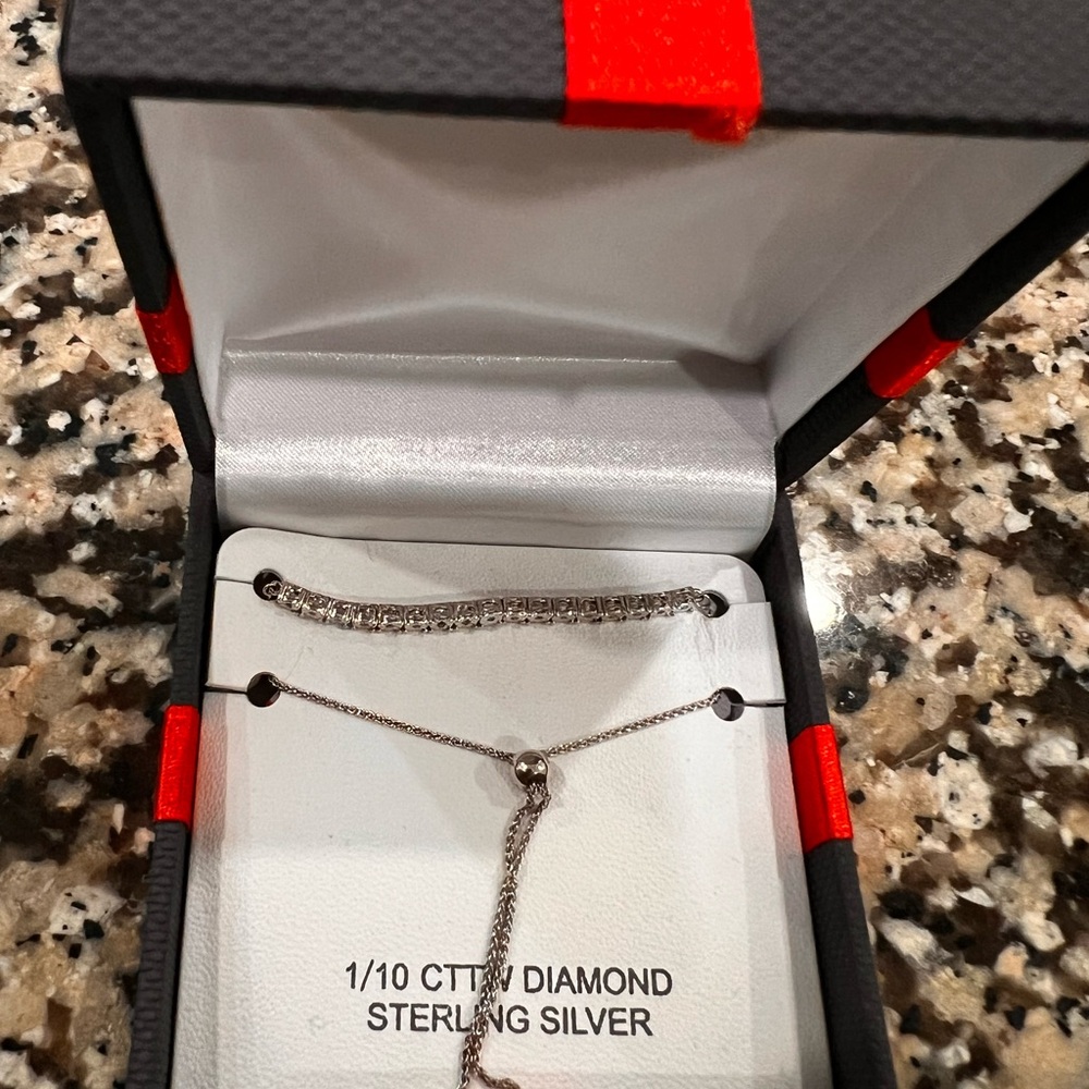NWT 1/10 CT TW Diamond Elegant Sterling Silver Bracelet